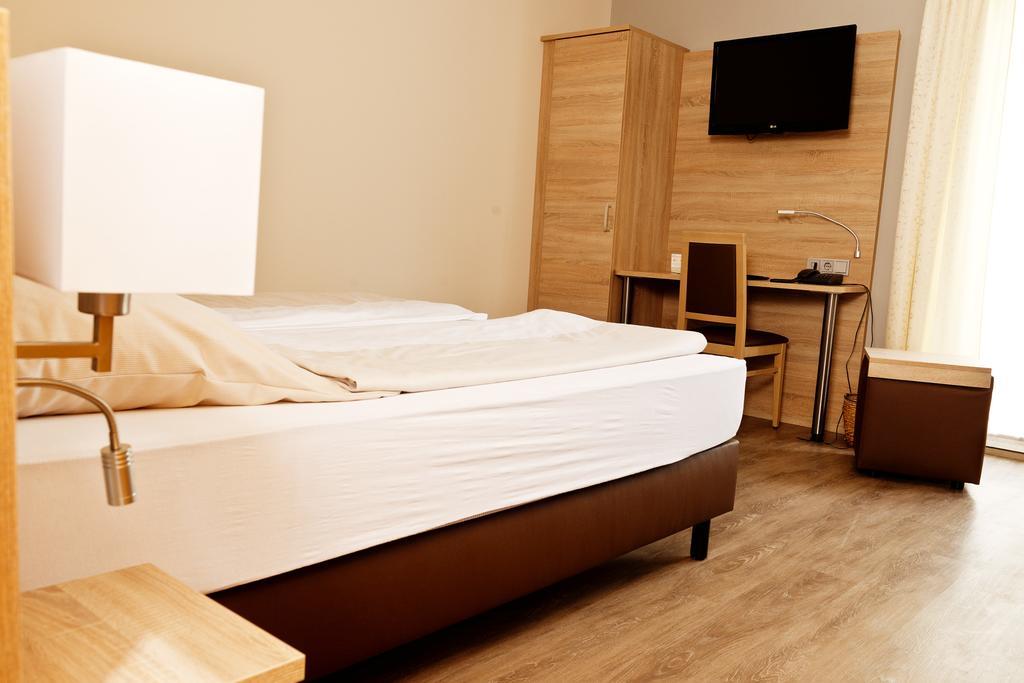 Hotel Dreimaedelhaus Espelkamp-Mittwald Bagian luar foto
